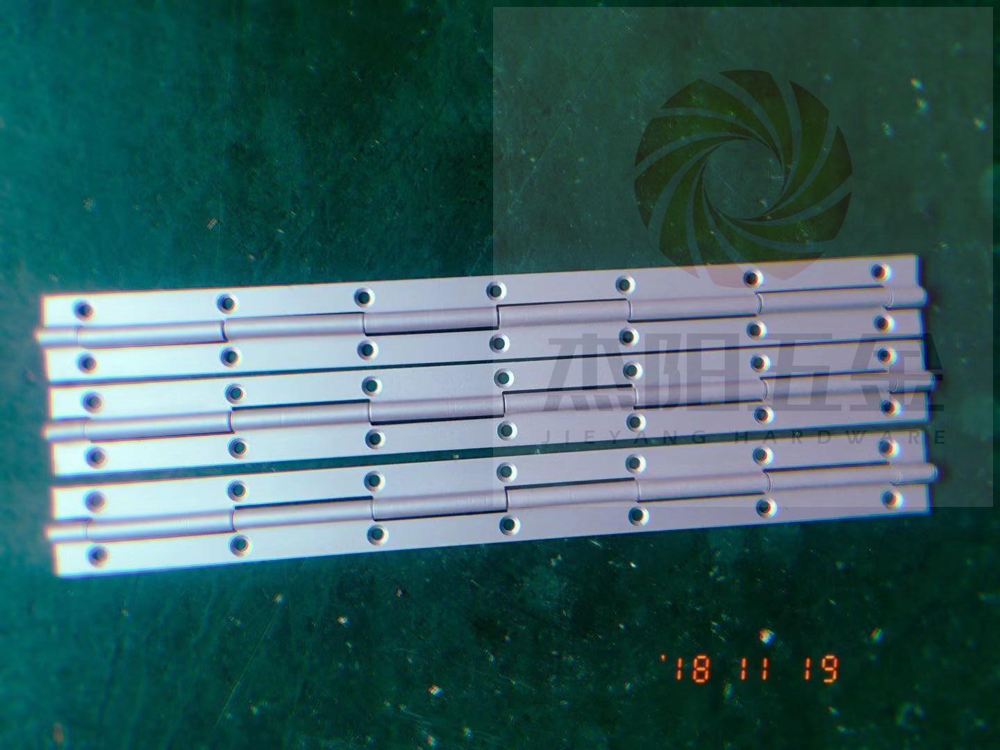 兩端旋鉚，長排合頁