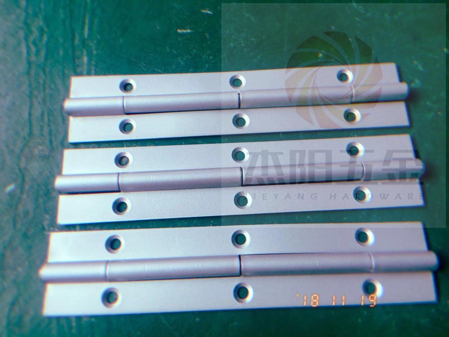 兩端旋鉚軸，長排合頁